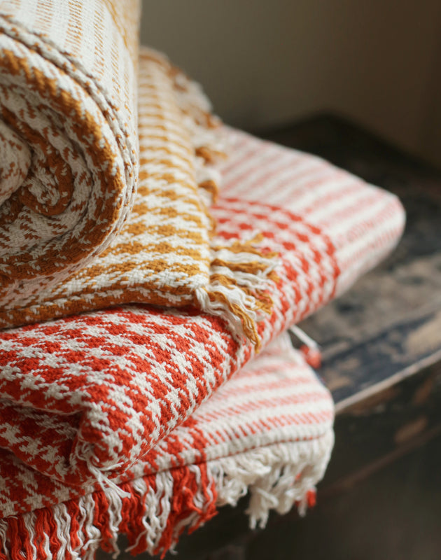Pied de poule sofa cover