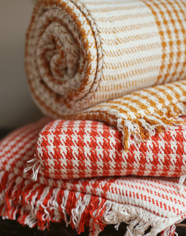 Pied de poule sofa cover