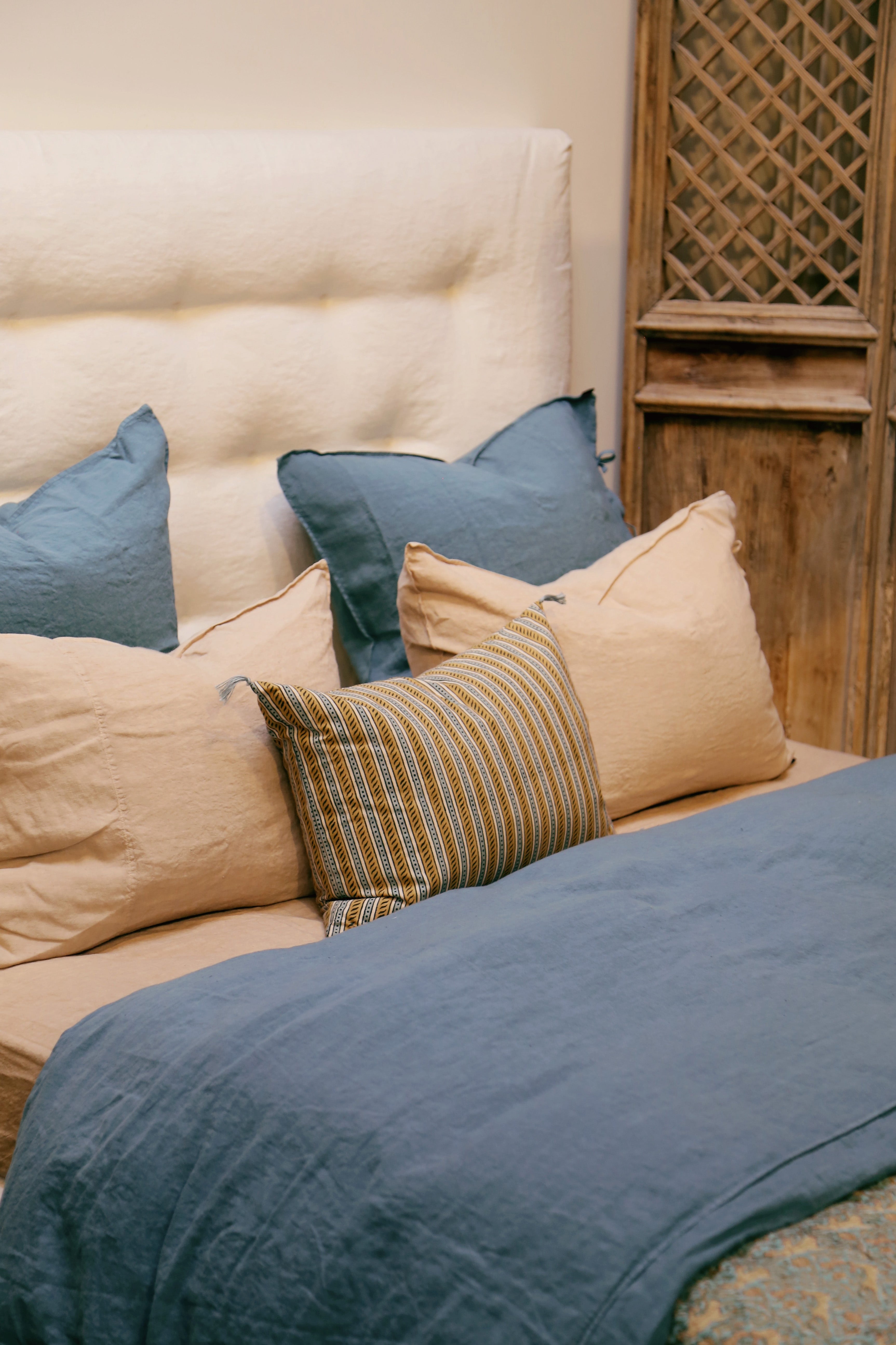 Housse de coussin rectangulaire à rayures en coton Raana