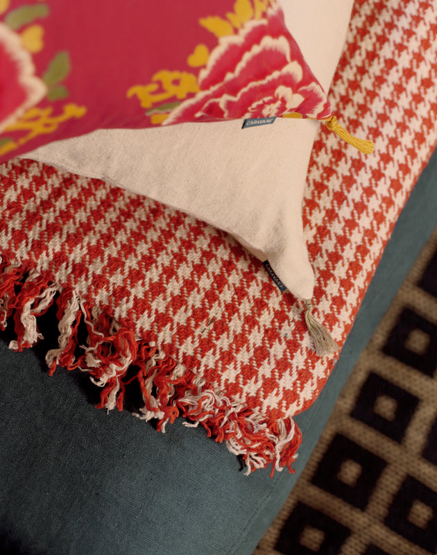 Pied de poule sofa cover