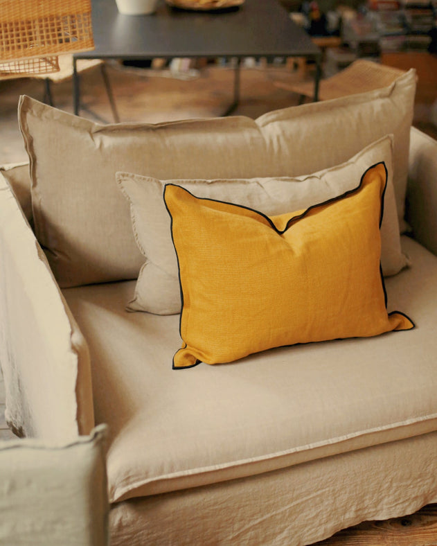 Loveseat Holi