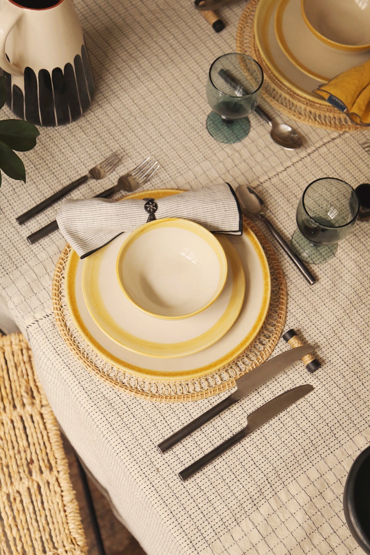 Assiettes et bol Ecume en faïence émaillée 