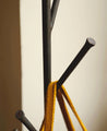 Détail du portant pour vêtements Branch en forme d'arbre