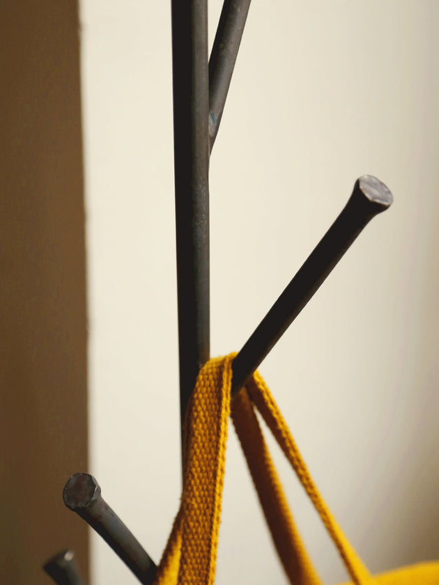 Détail du portant pour vêtements Branch en forme d'arbre