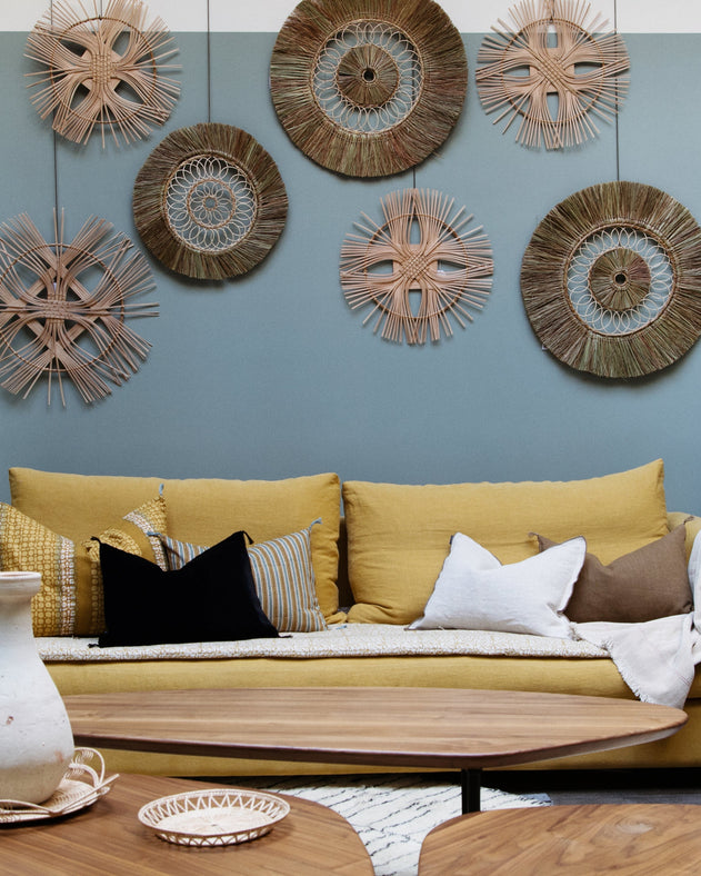 Inspiration de décoration autour d'un canapé jaune