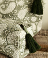 Pochette à motifs verts et pompons BADOO