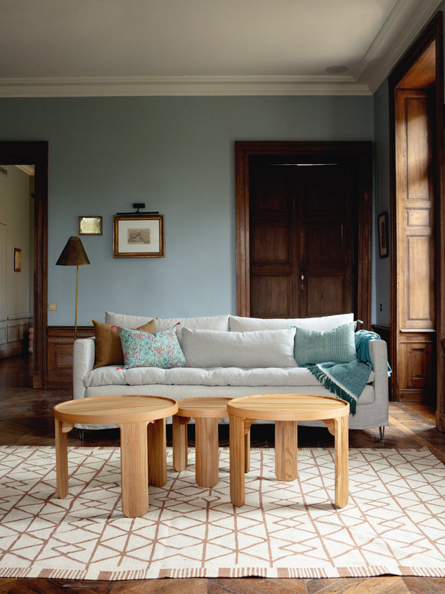 Canapé Adar dehoussable à double matelas et pieds en acier 