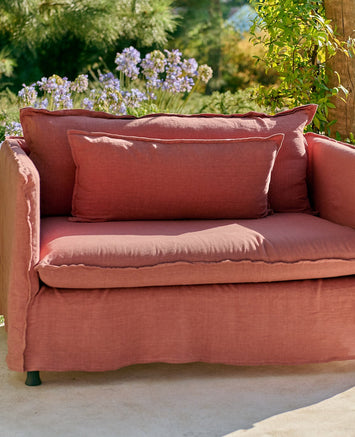 Loveseat Holi