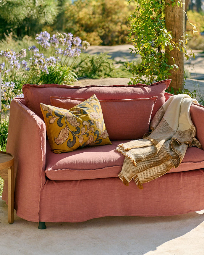 Loveseat Holi