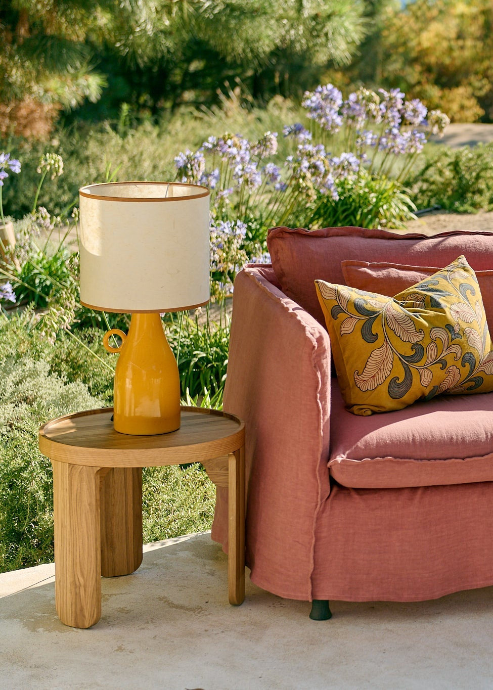 Loveseat Holi