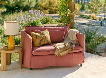 Loveseat Holi