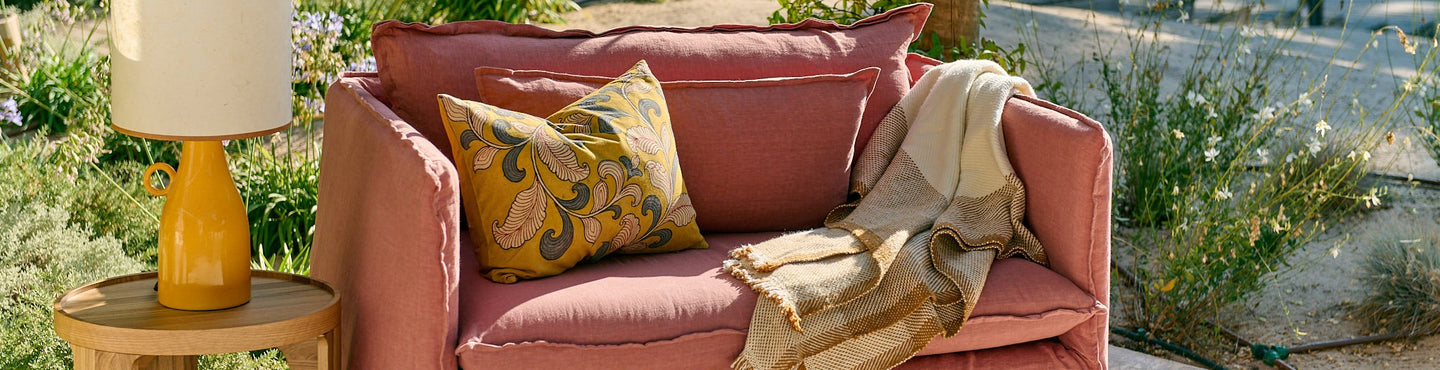 Loveseat Holi
