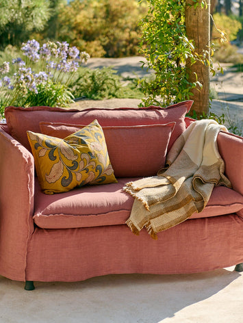 Loveseat Holi