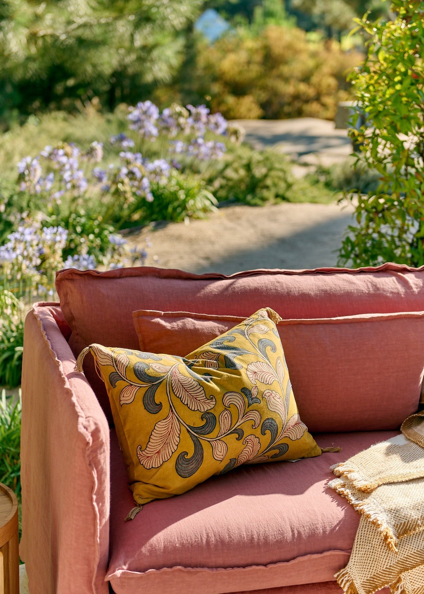Loveseat Holi
