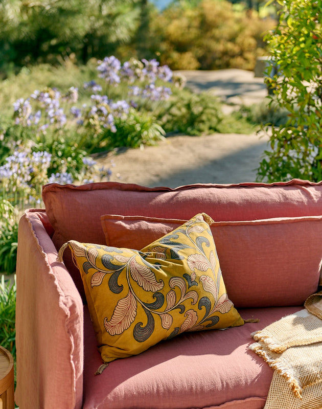 Loveseat Holi