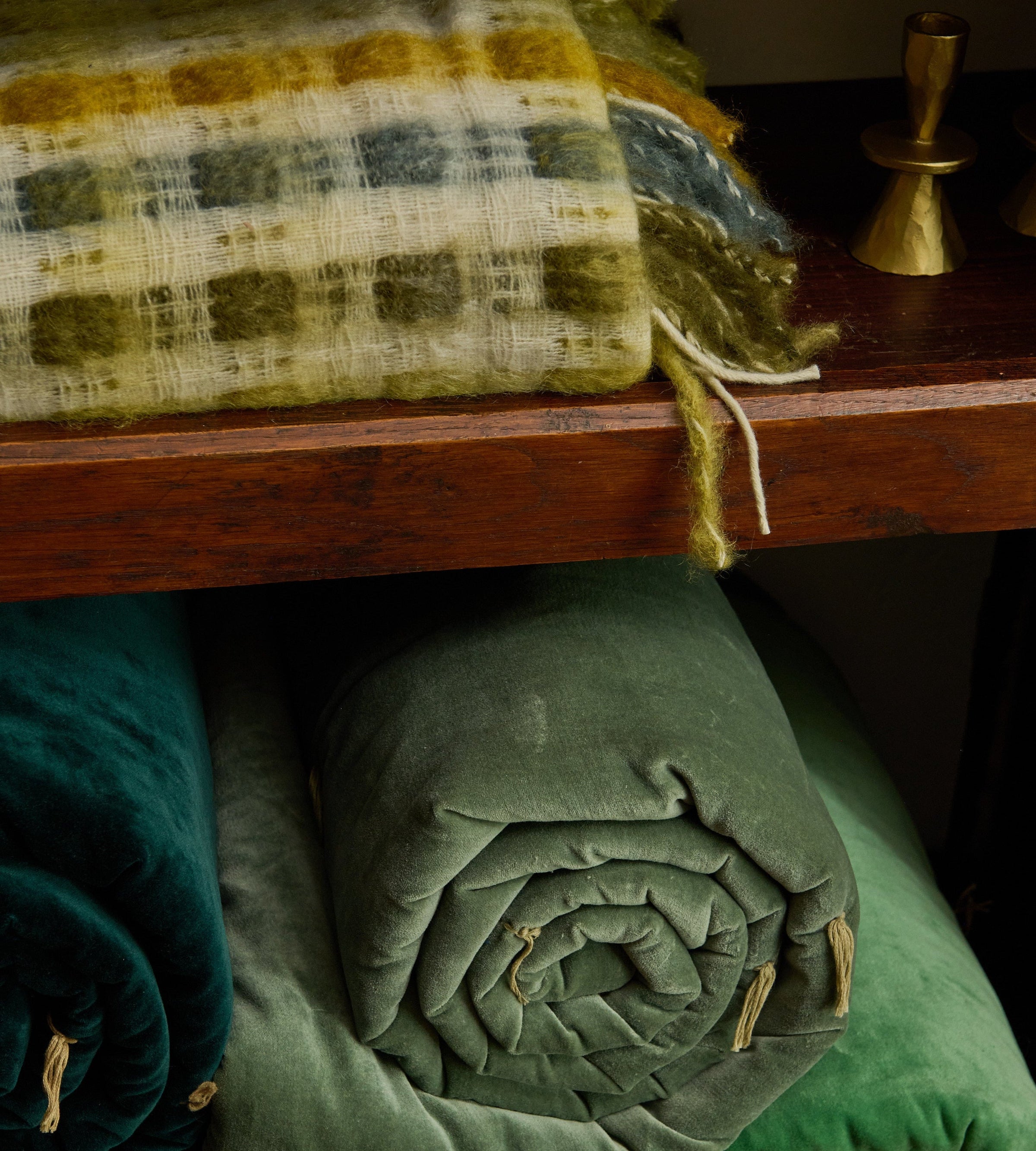 Mukhir Throw
