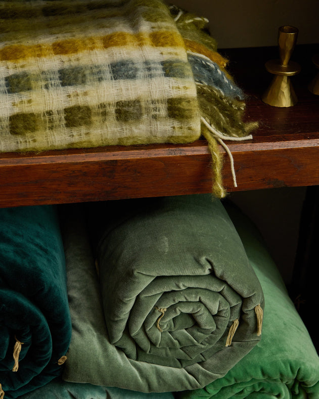 Mukhir Throw