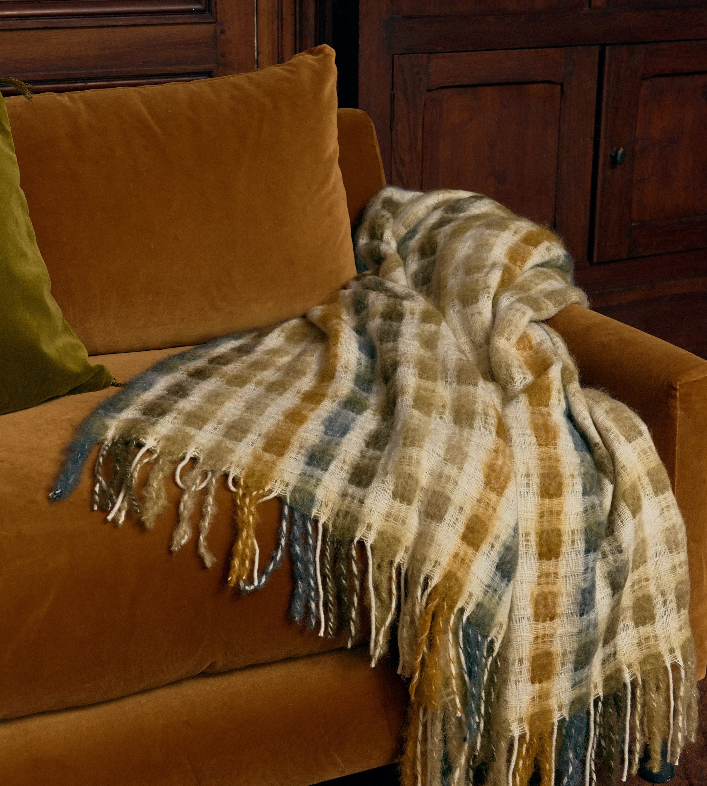 Mukhir Throw