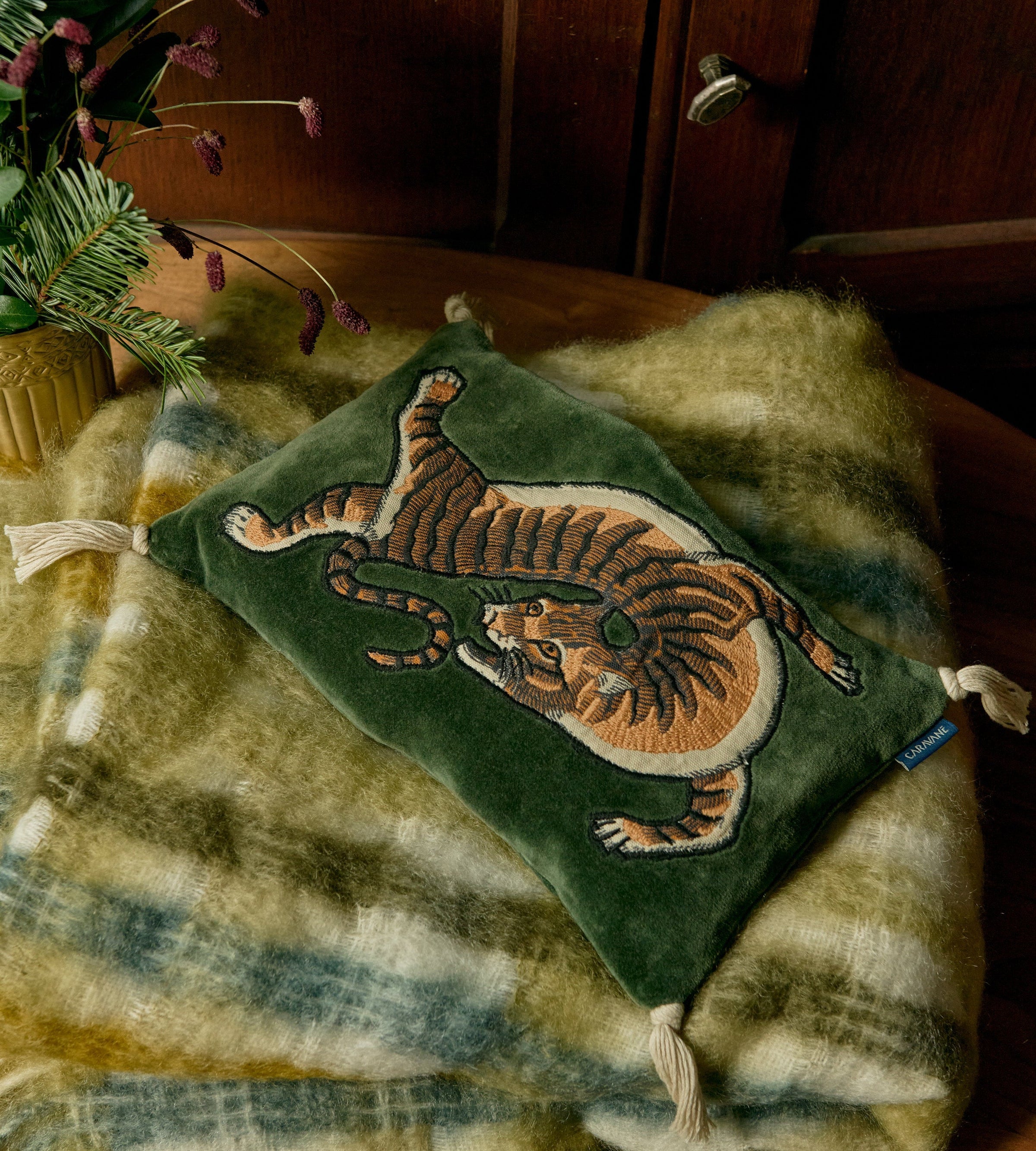 Mukhir Throw