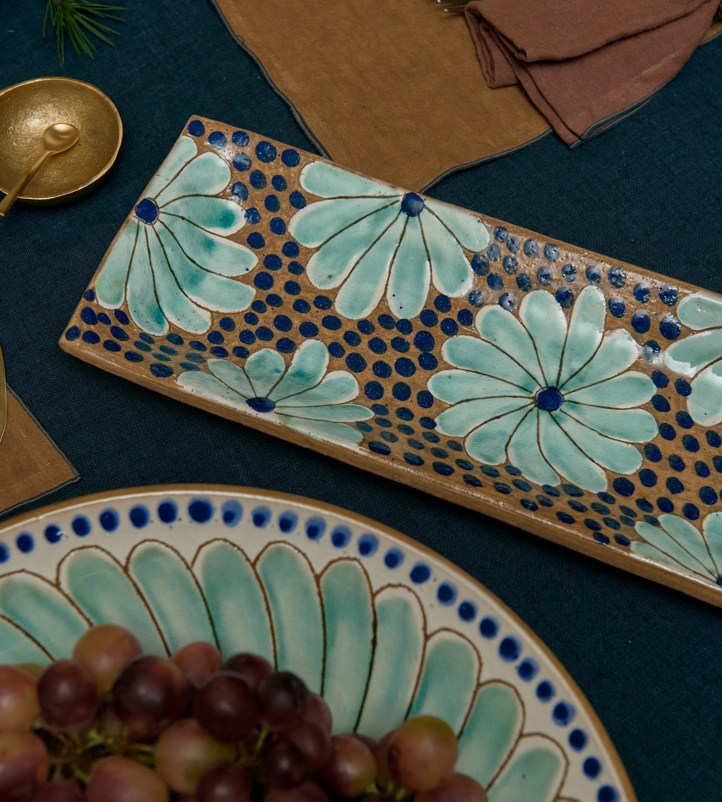 Cleo cake dish