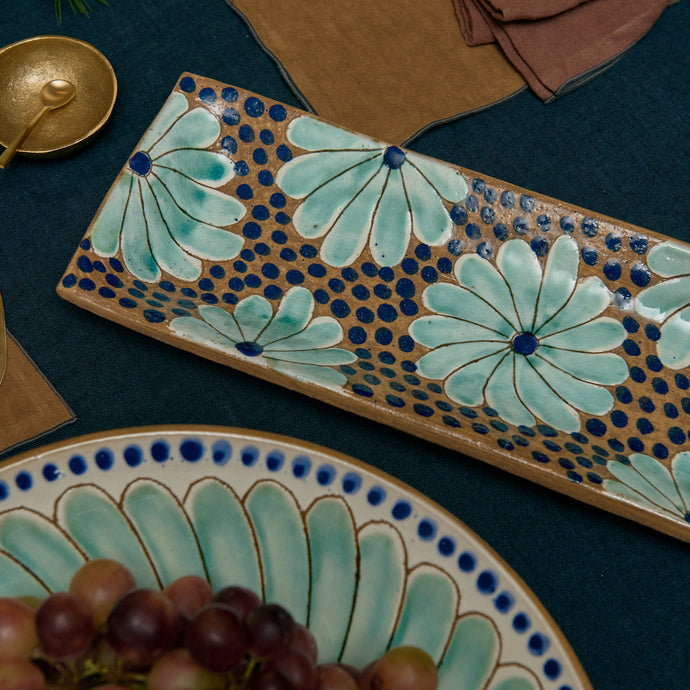 Cleo cake dish