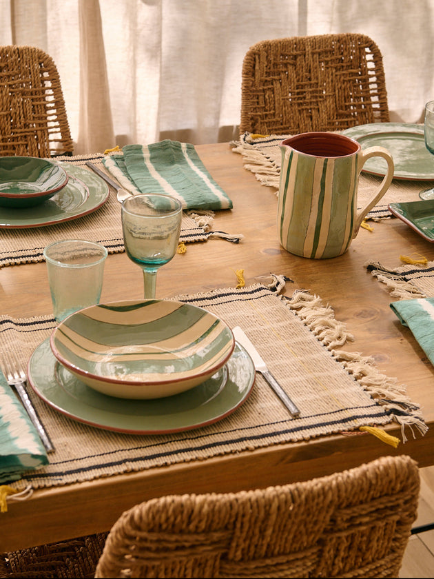 Set de table Platao couleur naturel safran avec la vaisselle Amalfi