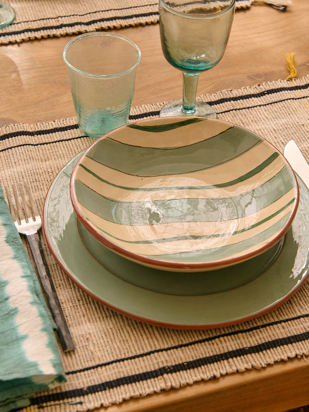 Set de table Platao et sa vaisselle Amalfi et Koterra couleur Lagon