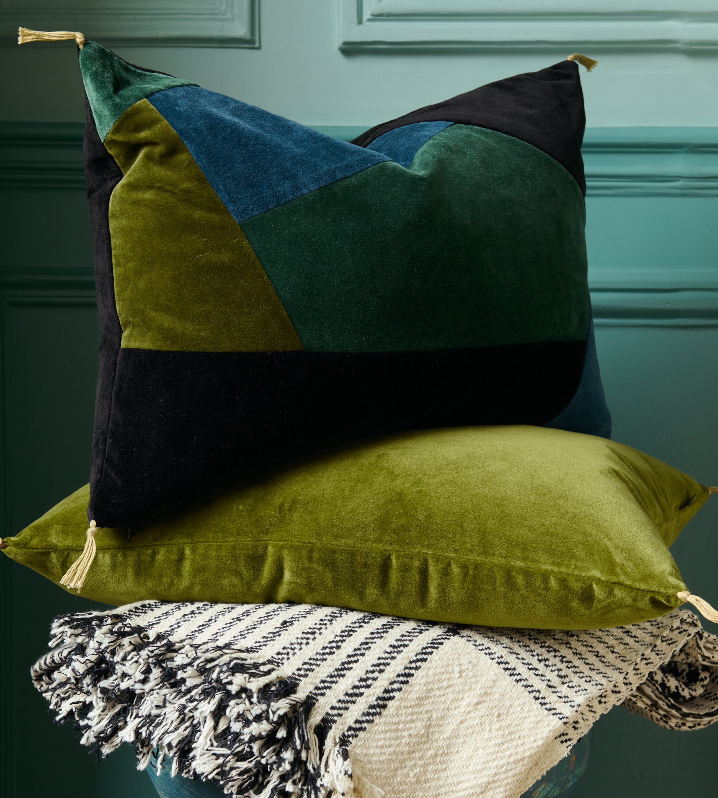 Housse de coussin en velours lavé Orion en patchwork.