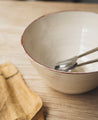 Saladier en argile blanc : art de la table