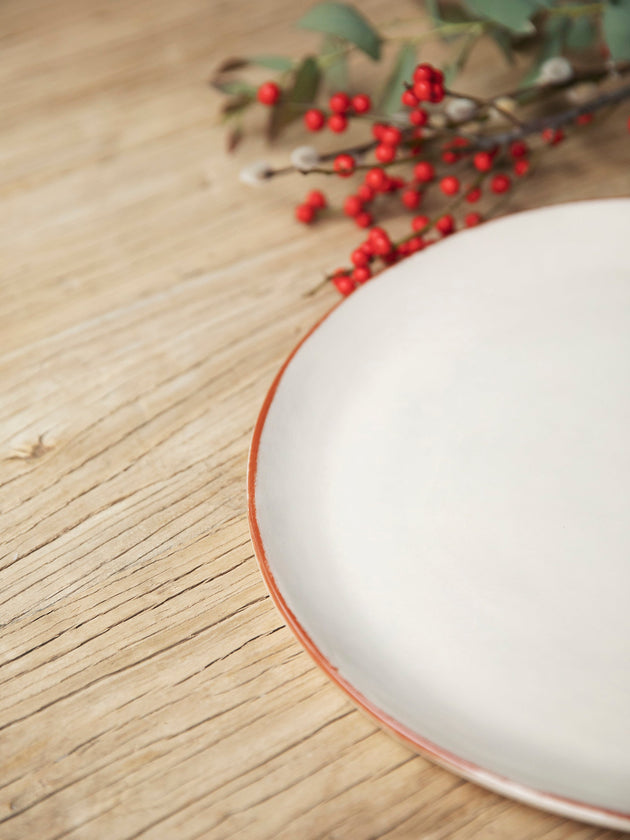 Plat à tarte blanc fait à la main