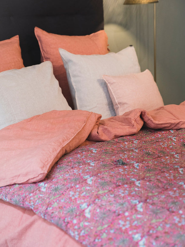 Courtepointe en coton : matelas avec des imprimés végétaux pour bout de lit