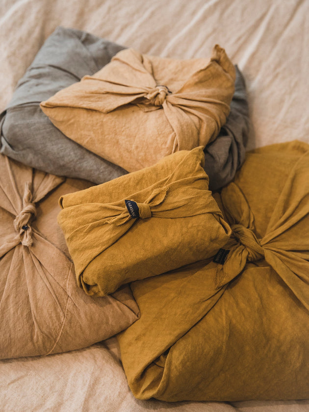 Literie emballée dans des Furoshiki avec le même tissu