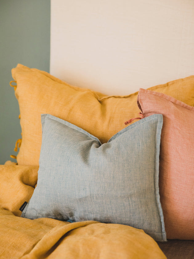 Petite housse de coussin Fil à fil Sarta Glacier en lin lavé