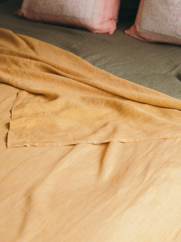 Drap en lin lavé en pied de poule jaune