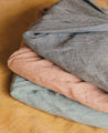 Drap plat emballé dans des Furoshikis dans le même tissu coloré