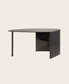 Bureau noir d'appartement en acier brut aux courbes inédites
