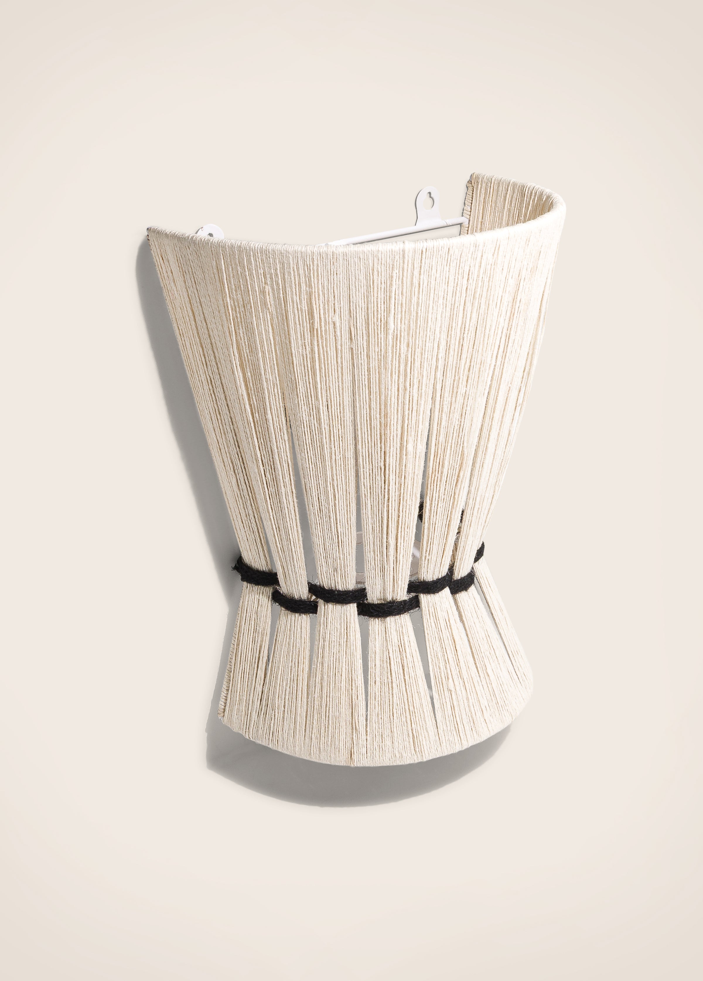 Lasso wall light