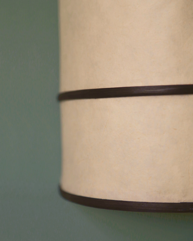 Applique en bambou de couleur noire à accrocher au mur