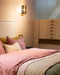 Luminaire : abat-jour cylindrique blanc avec des contours noirs