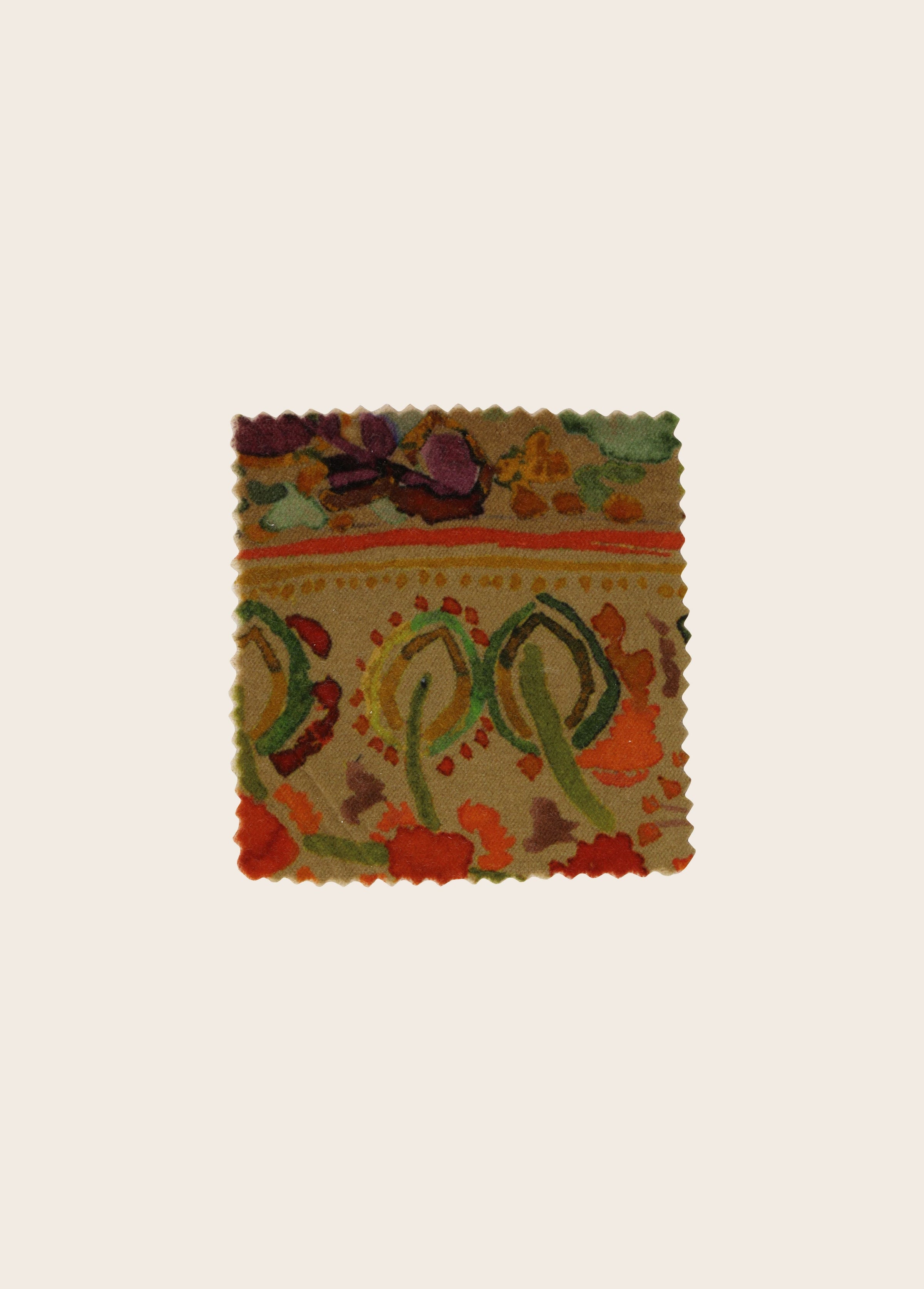 Tissu Inika en velours de coton avec motifs chamarrés aux accents d’aquarelle