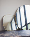 Deux miroirs en laiton doré serti main Ame