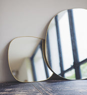 Deux miroirs en laiton doré serti main Ame