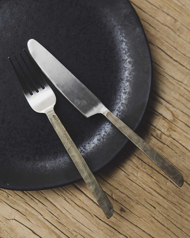 Fourchette et couteau avec manche doré