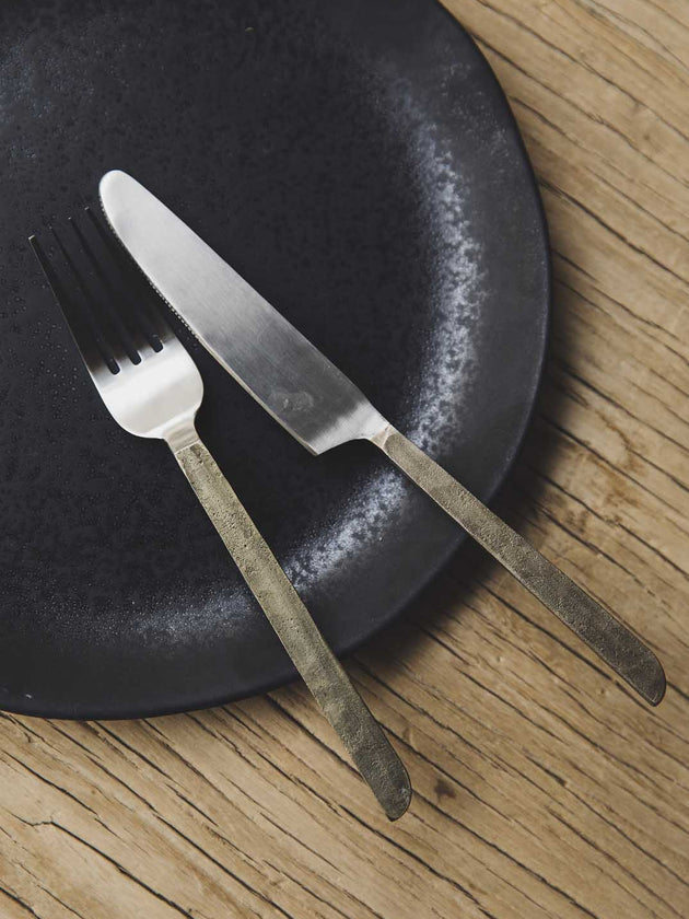 Fourchette et couteau avec manche doré