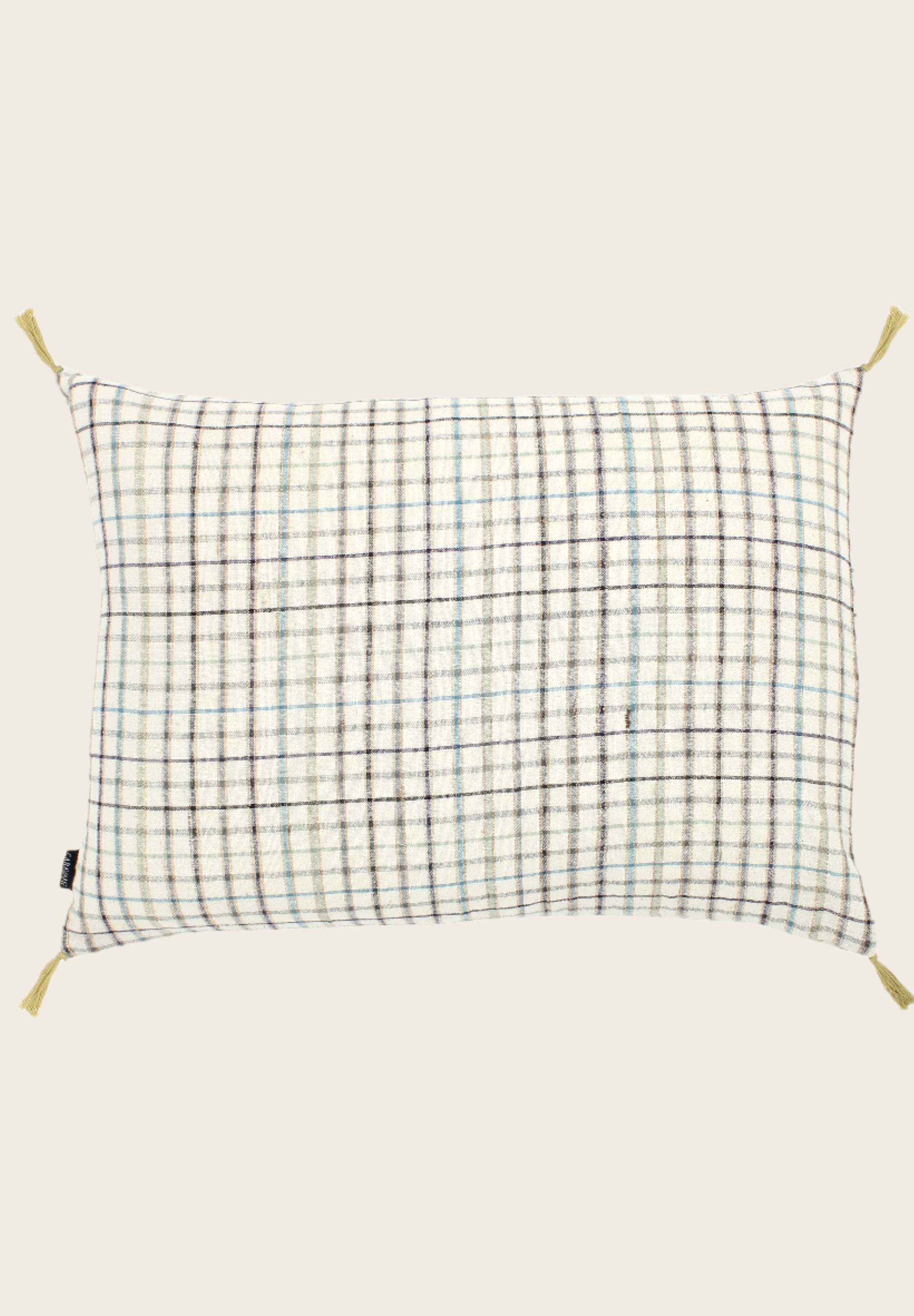 Housse de coussin en coton blanche avec des carreaux et des pompons