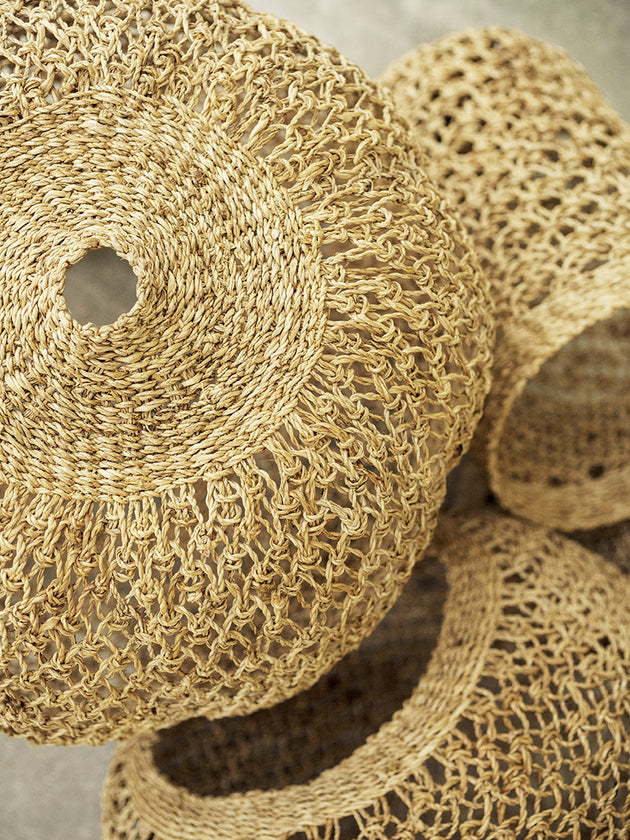 Détail du tressage de fibre bananier de la suspension Balbi