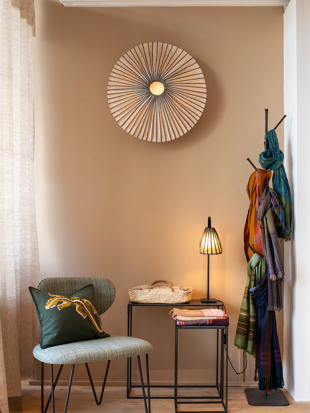 Porte-manteaux noir élégant en acier brut