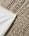 Linge de lit : drap en coton blanc avec un liseré jaune