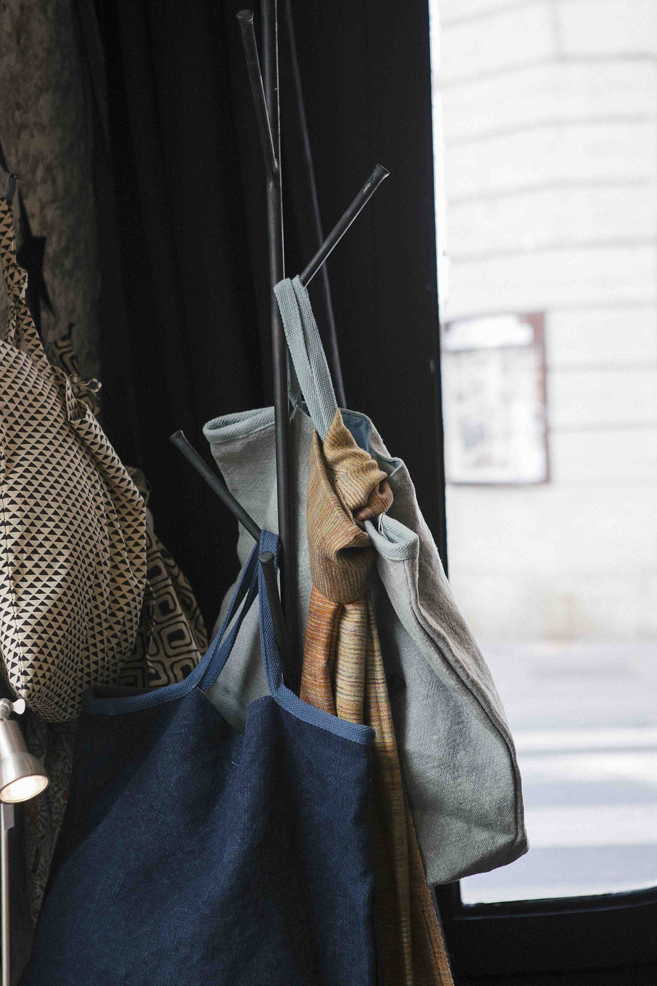 Portant pour vêtements au design épuré Branch