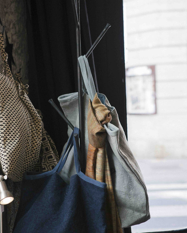 Portant pour vêtements au design épuré Branch